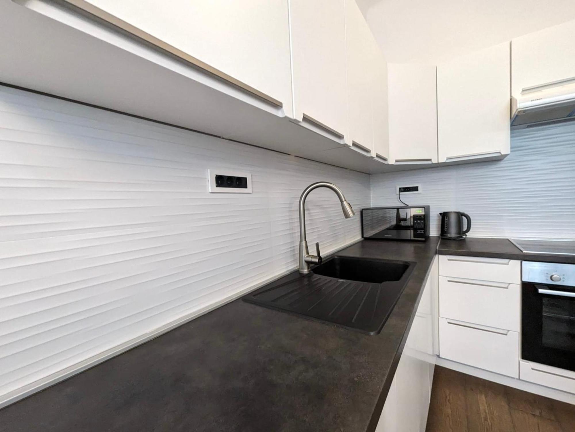 Fantabulous Downtown Abode W King Bed, 65" Tv, Washer And Tumble Dryer Zagreb Bagian luar foto