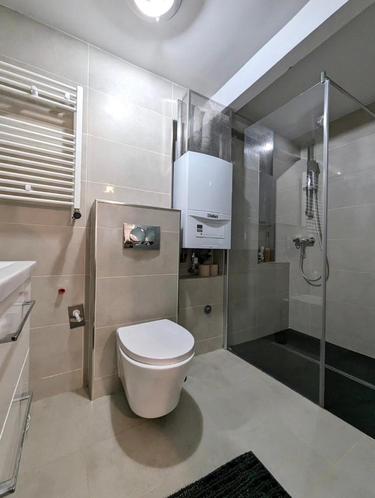 Fantabulous Downtown Abode W King Bed, 65" Tv, Washer And Tumble Dryer Zagreb Bagian luar foto